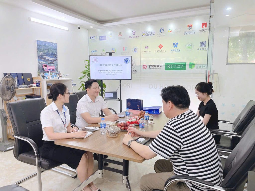 Chào mừng đại điện trường Đại Học Semyung TOP 1 2025 đến thăm trung tâm Du Học Woori làm việc chương trình du học hàn quốc Quảng Bình 9 z6698293502520 7db3a5a805c9640d5d767fa1f3d96055