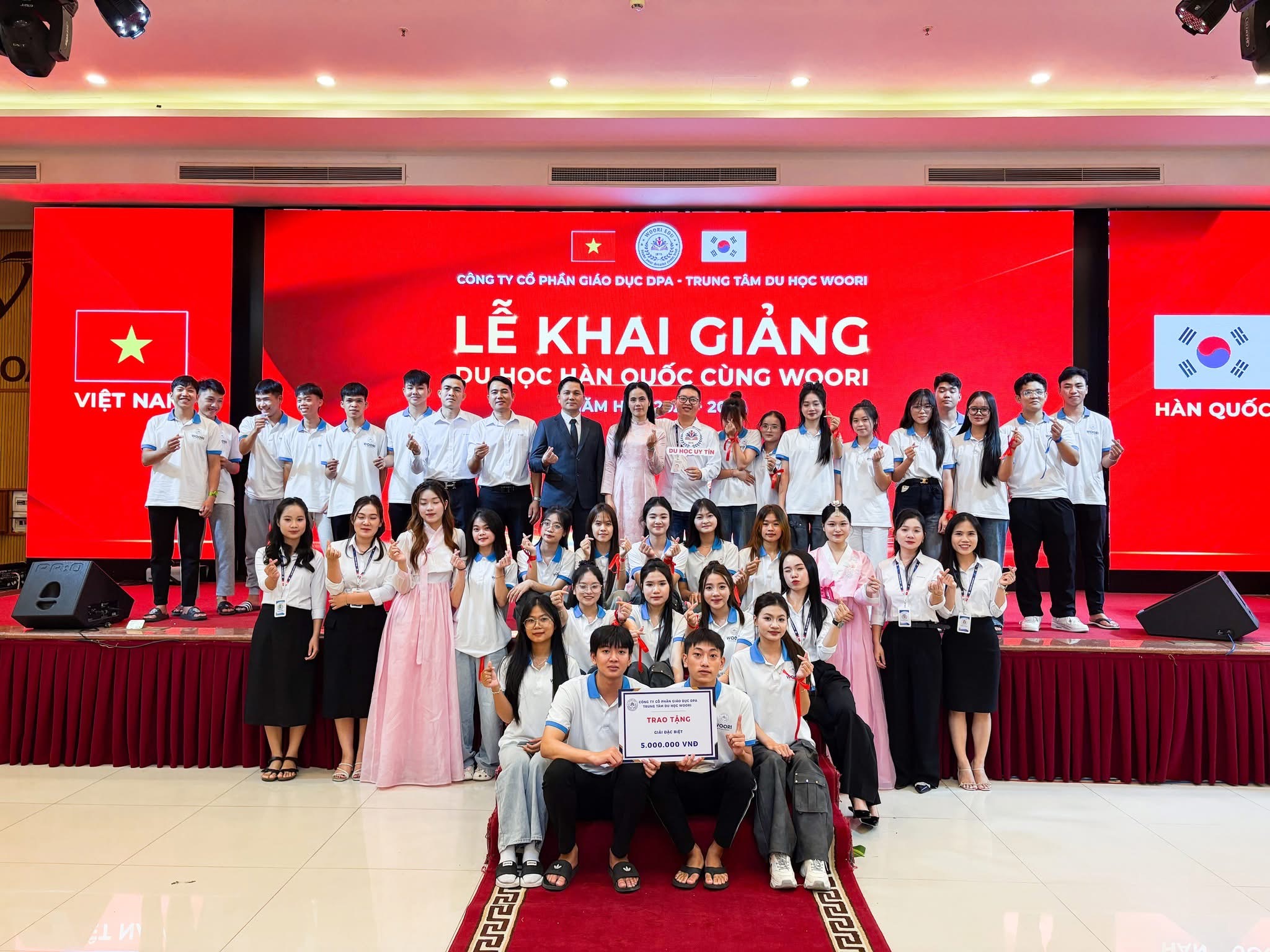 LỄ KHAI GIẢNG WOORI K31 NĂM HỌC 2025 – 2026 ĐÃ DIỄN RA THÀNH CÔNG RỰC RỠ