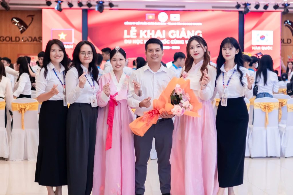 LỄ KHAI GIẢNG WOORI K31 NĂM HỌC 2025 – 2026 ĐÃ DIỄN RA THÀNH CÔNG RỰC RỠ 38 IMG 4260